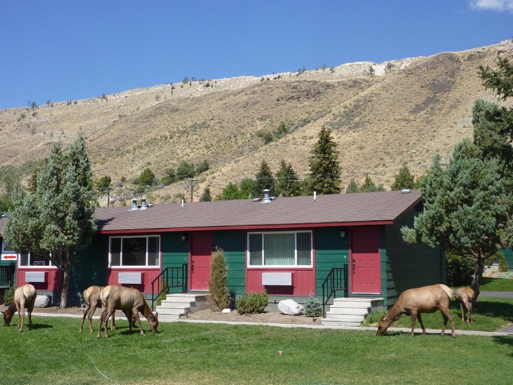 Yellowstone Gateway Inn Gardiner Exterior photo