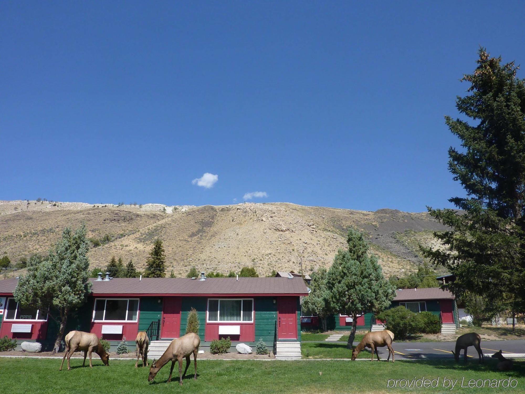 Yellowstone Gateway Inn Gardiner Exterior photo